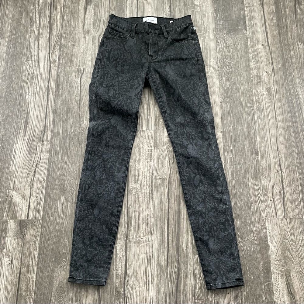 Revolve FRAME - Le Skinny Jeans De Jeanne Tonal Python - Picture 6 of 12